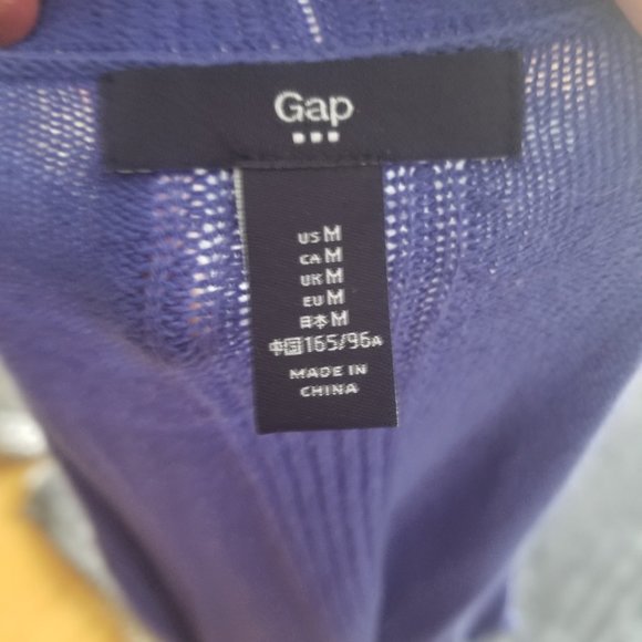 GAP Cardigan - Picture 2 of 2